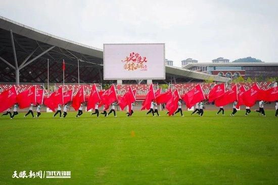 电影中闪电侠拥有了超能神速力之后，仍旧不断探索自己的超能力极限